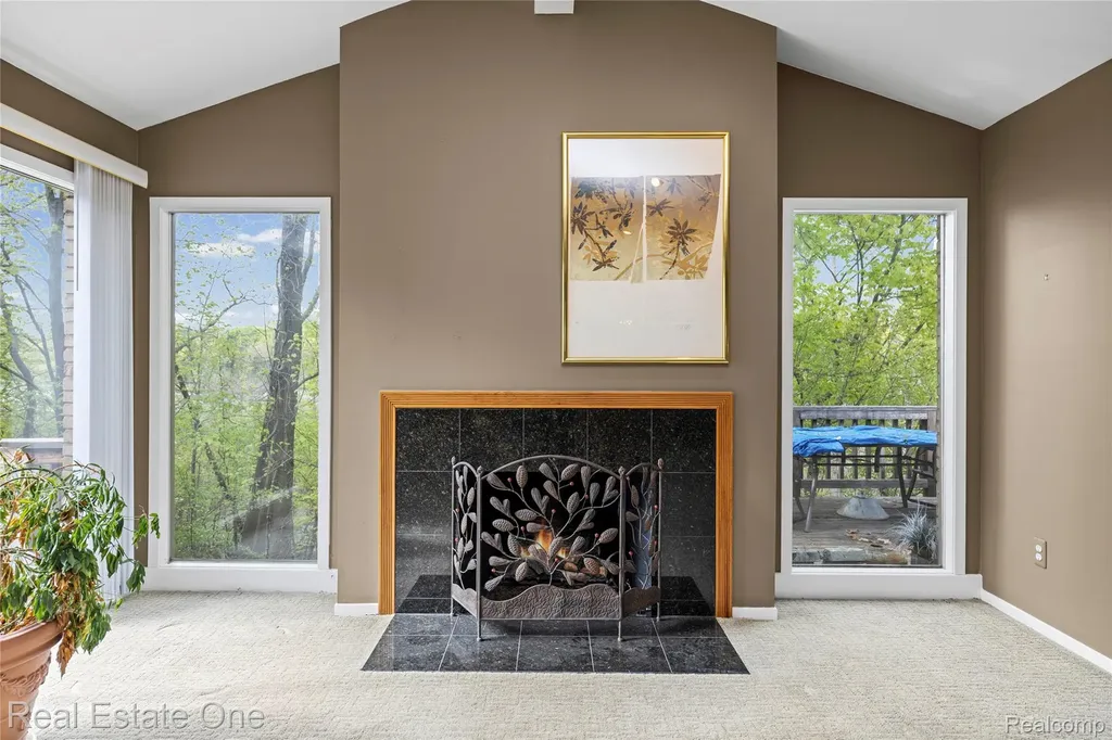 5000 Mirror Lake Court West Bloomfield Charter Township MI 48323