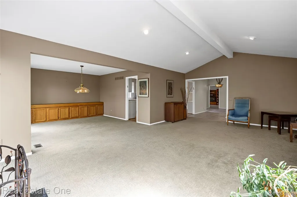 5000 Mirror Lake Court West Bloomfield Charter Township MI 48323