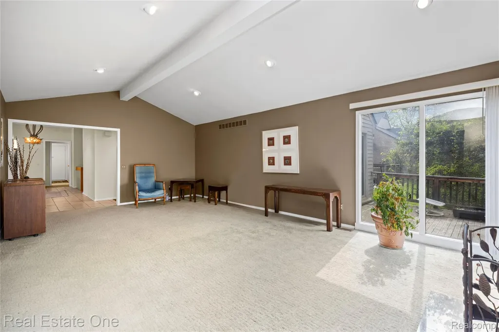 5000 Mirror Lake Court West Bloomfield Charter Township MI 48323