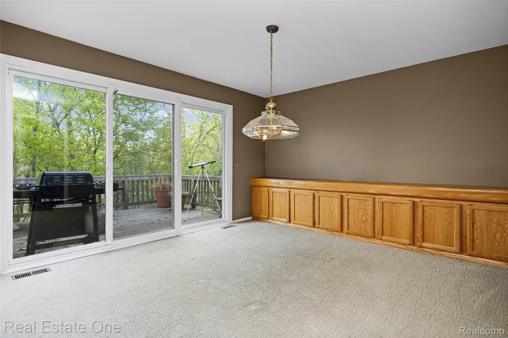 5000 Mirror Lake Court West Bloomfield Charter Township MI 48323