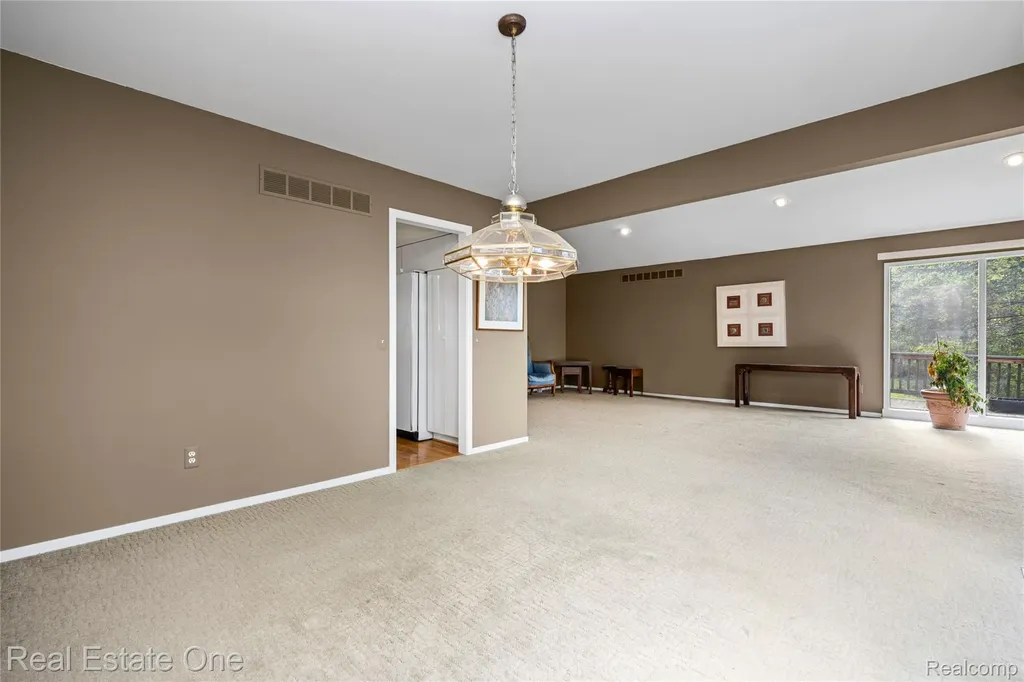 5000 Mirror Lake Court West Bloomfield Charter Township MI 48323