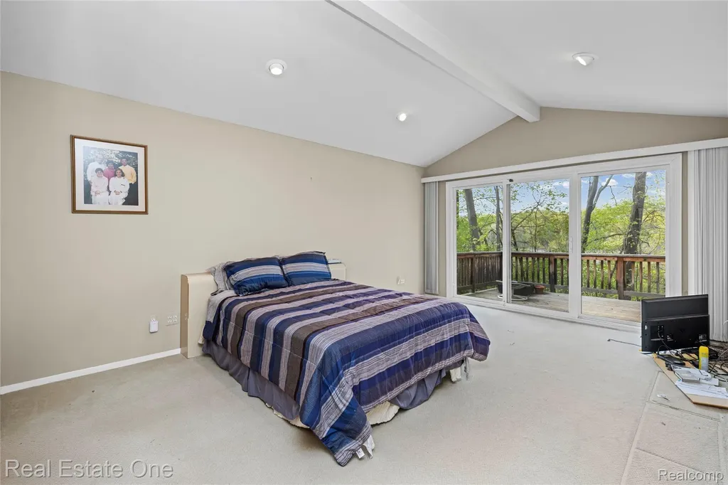 5000 Mirror Lake Court West Bloomfield Charter Township MI 48323
