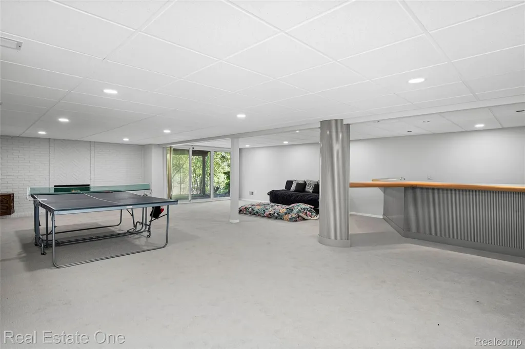 5000 Mirror Lake Court West Bloomfield Charter Township MI 48323