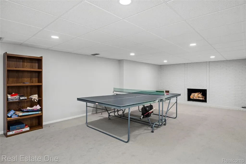 5000 Mirror Lake Court West Bloomfield Charter Township MI 48323