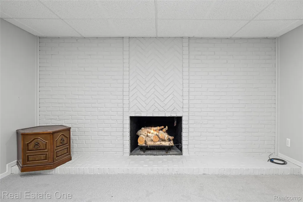 5000 Mirror Lake Court West Bloomfield Charter Township MI 48323