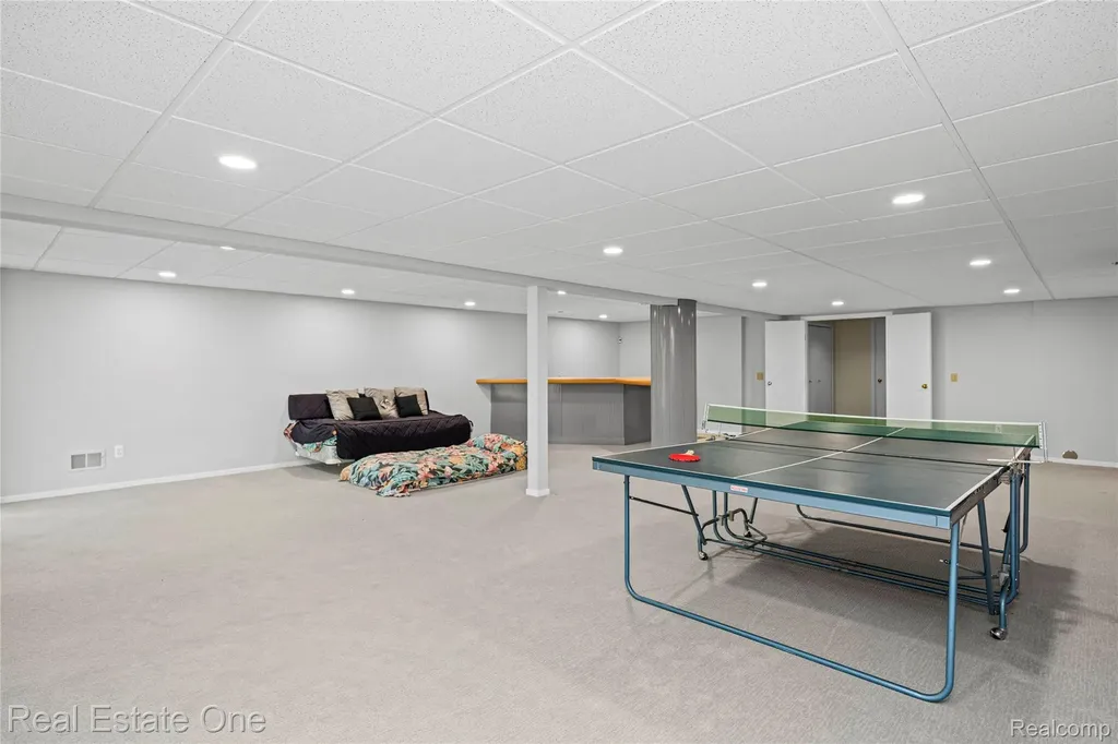 5000 Mirror Lake Court West Bloomfield Charter Township MI 48323