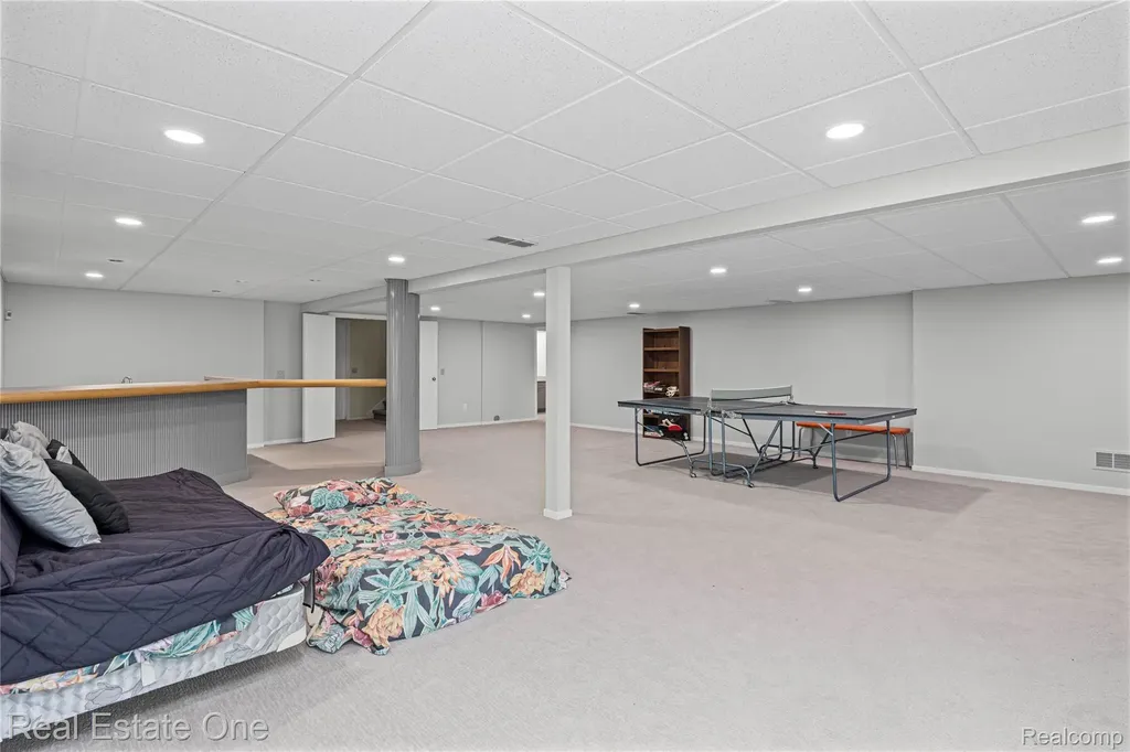 5000 Mirror Lake Court West Bloomfield Charter Township MI 48323
