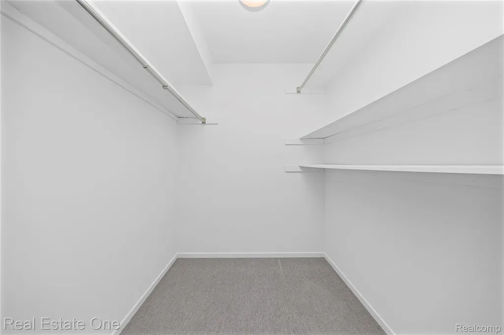 5000 Mirror Lake Court West Bloomfield Charter Township MI 48323