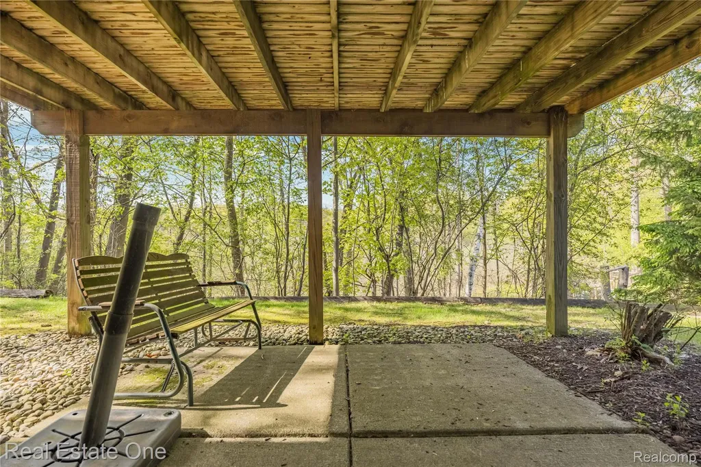 5000 Mirror Lake Court West Bloomfield Charter Township MI 48323