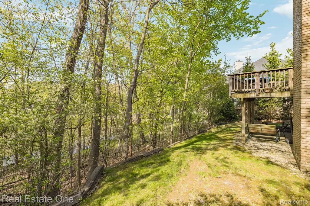 5000 Mirror Lake Court West Bloomfield Charter Township MI 48323