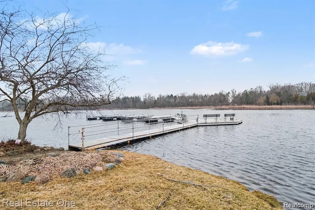 5000 Mirror Lake Court West Bloomfield Charter Township MI 48323