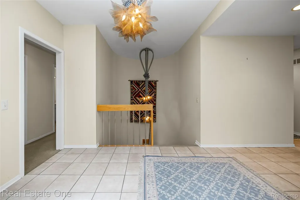 5000 Mirror Lake Court West Bloomfield Charter Township MI 48323