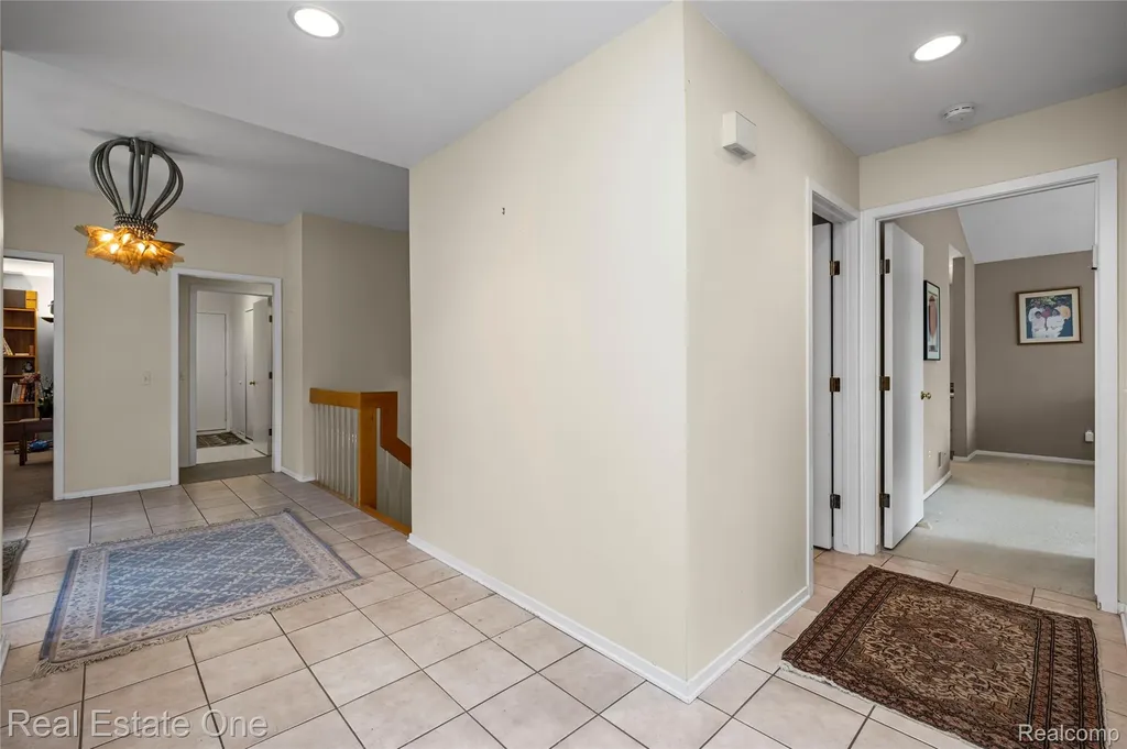 5000 Mirror Lake Court West Bloomfield Charter Township MI 48323