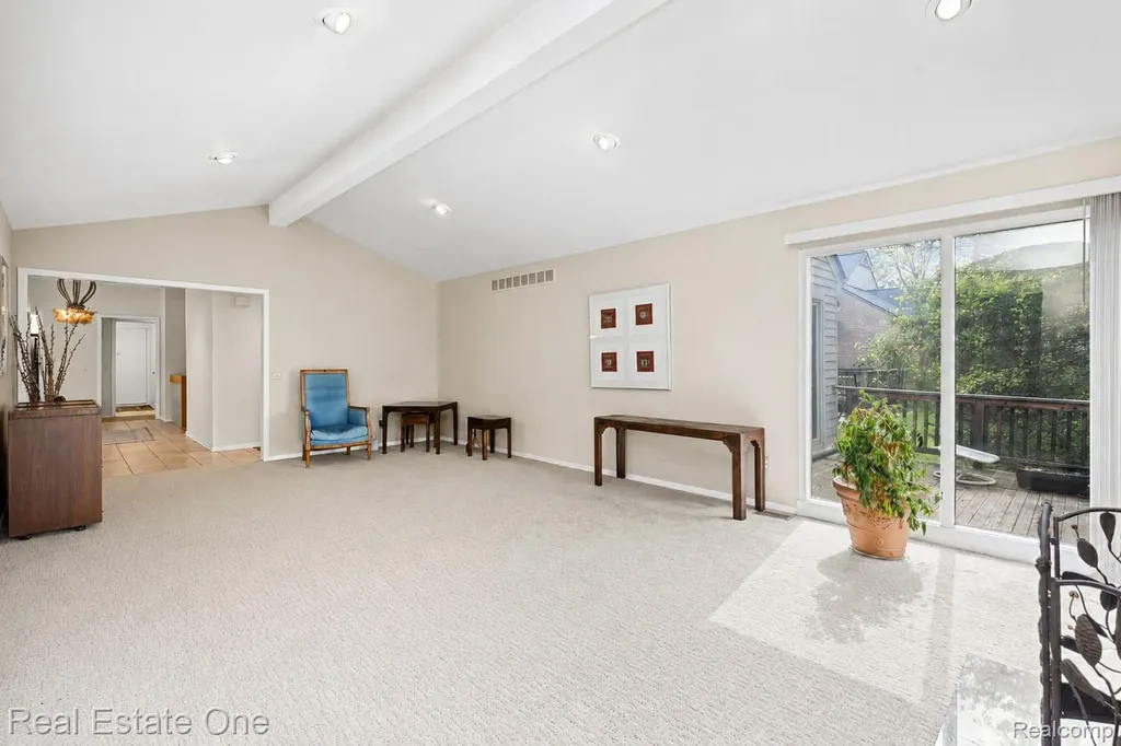 5000 Mirror Lake Court West Bloomfield Charter Township MI 48323