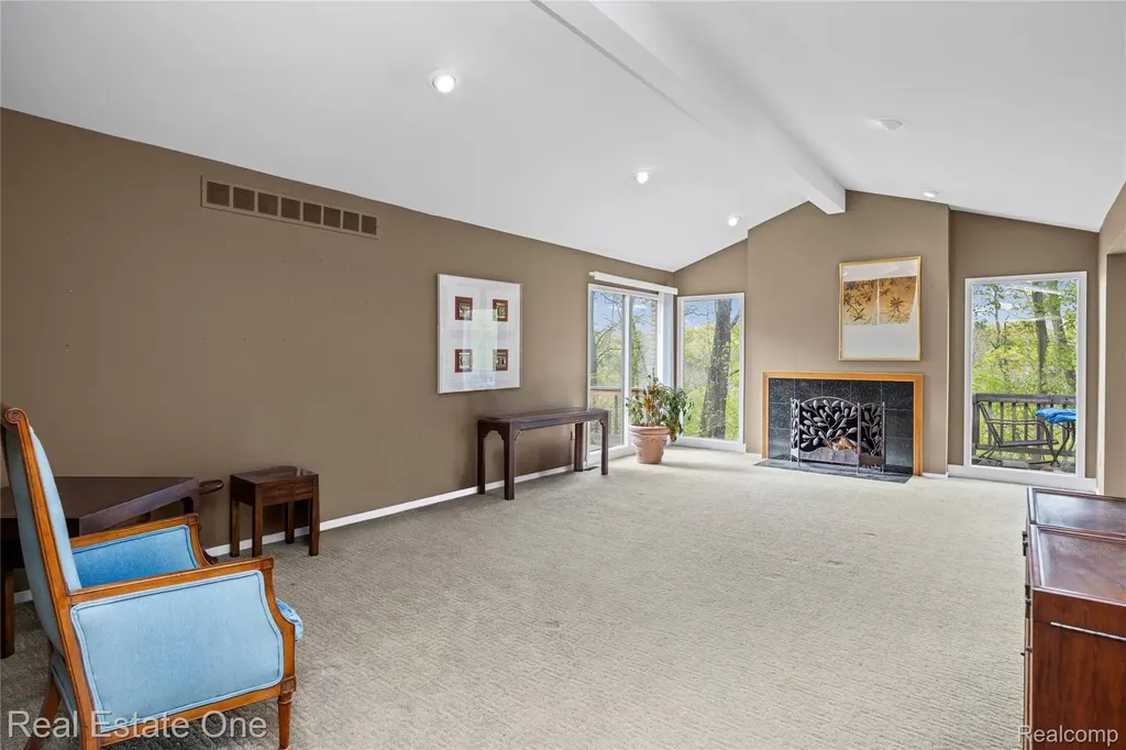 5000 Mirror Lake Court West Bloomfield Charter Township MI 48323