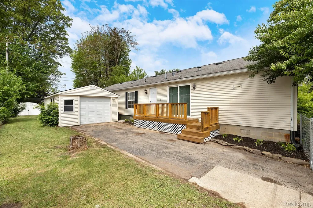 Brighton Township MI, 2616 Tim Avenue