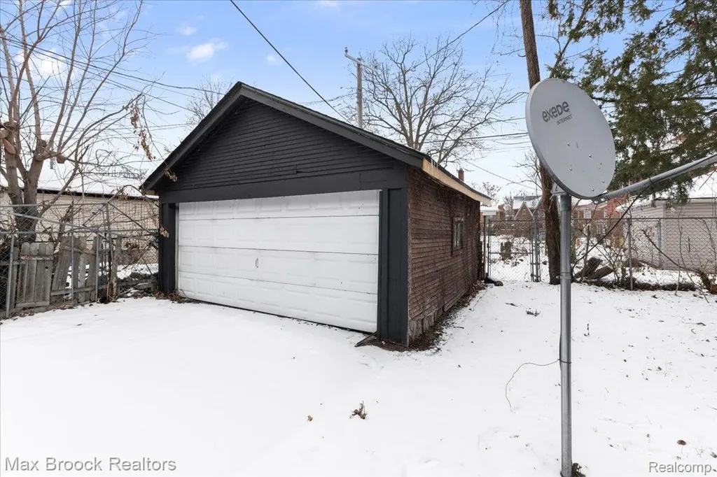17180 Kentucky Street Detroit City MI 48221