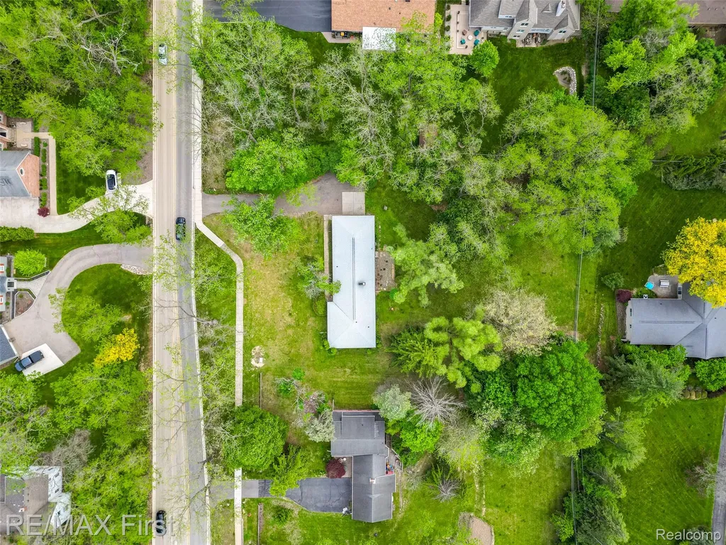 33277 W 11 Mile Road Farmington Hills City MI 48336