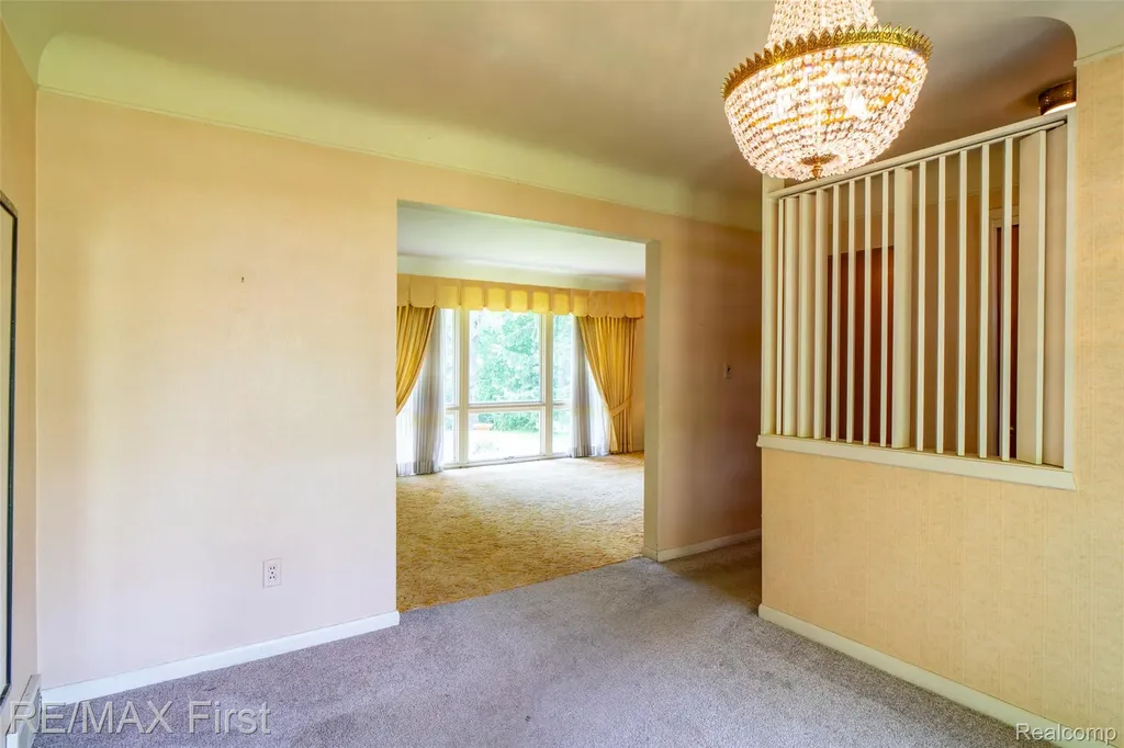 33277 W 11 Mile Road Farmington Hills City MI 48336