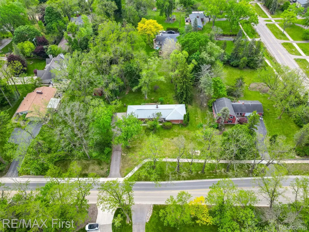 33277 W 11 Mile Road Farmington Hills City MI 48336