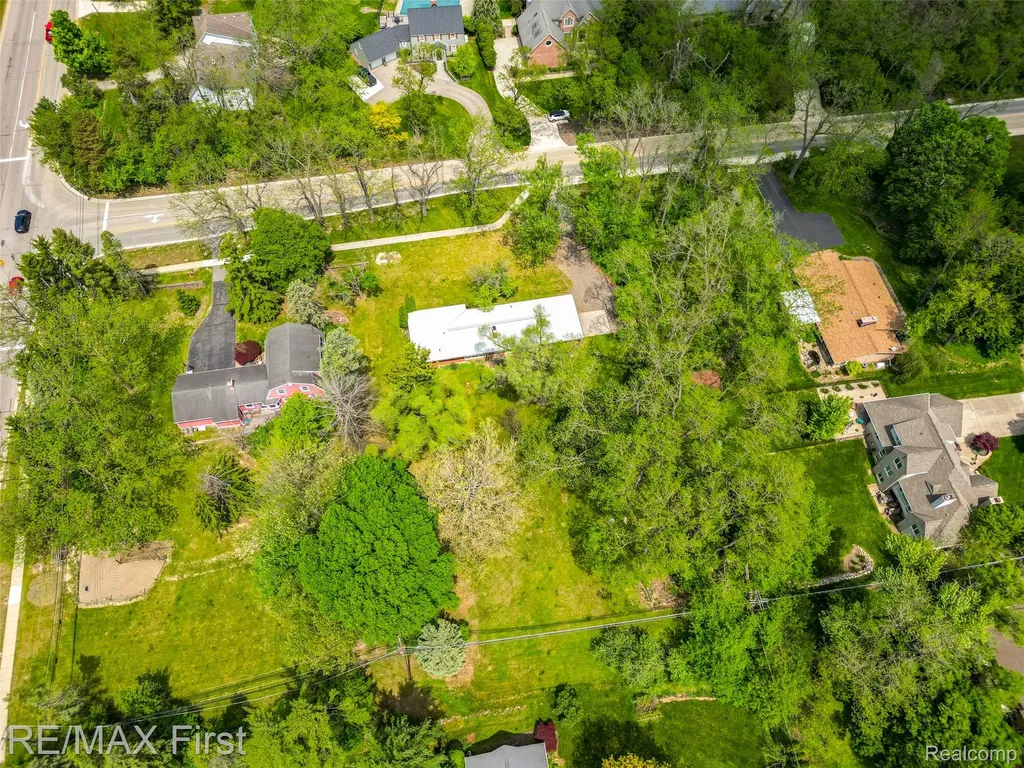 33277 W 11 Mile Road Farmington Hills City MI 48336