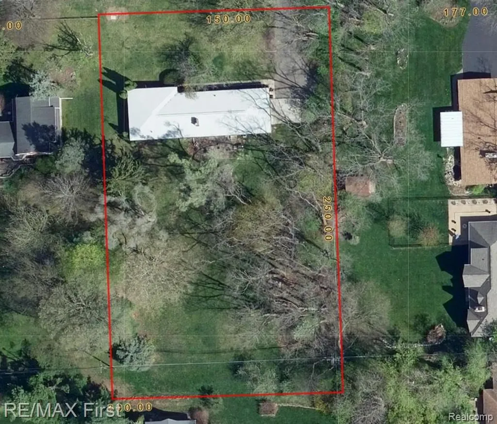 33277 W 11 Mile Road Farmington Hills City MI 48336