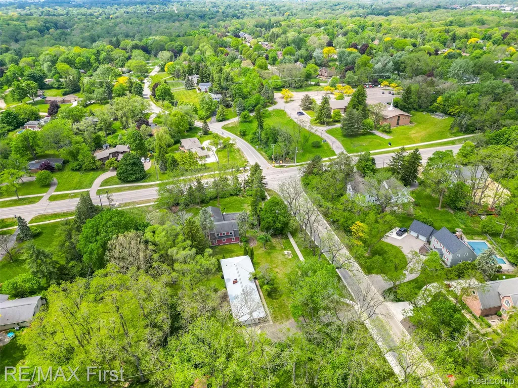 33277 W 11 Mile Road Farmington Hills City MI 48336