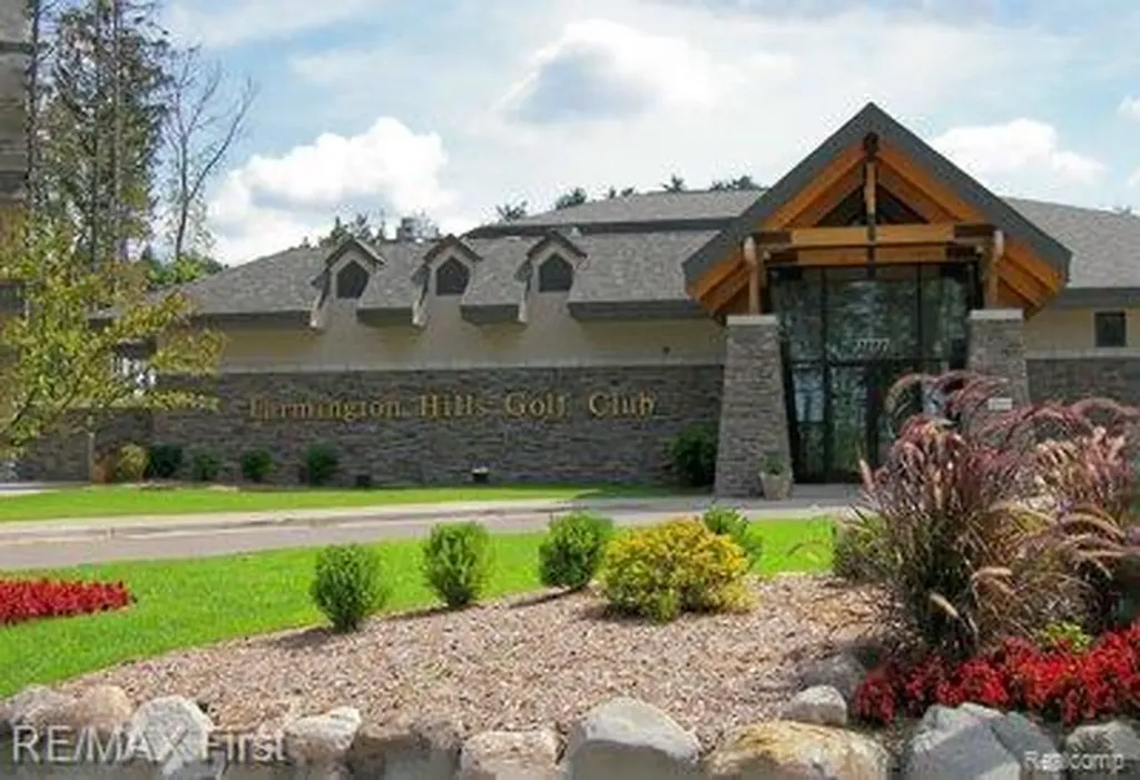 33277 W 11 Mile Road Farmington Hills City MI 48336