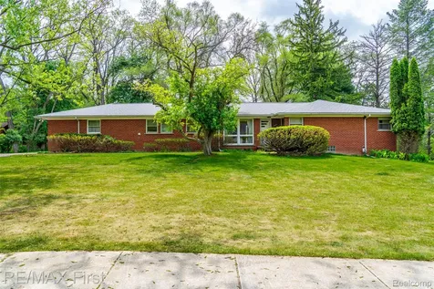 33277 W 11 Mile Road Farmington Hills City MI 48336