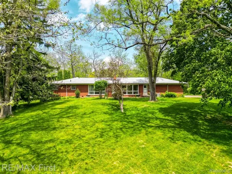 33277 W 11 Mile Road Farmington Hills City MI 48336