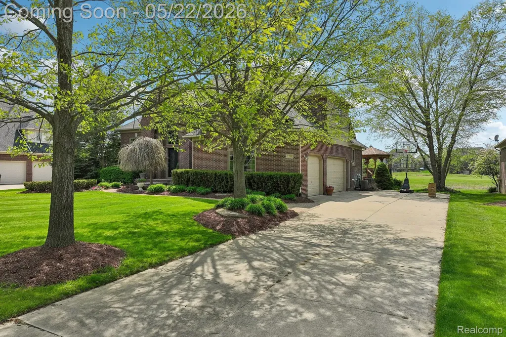2738 Pebble Beach Drive Oakland Charter Township MI 48363