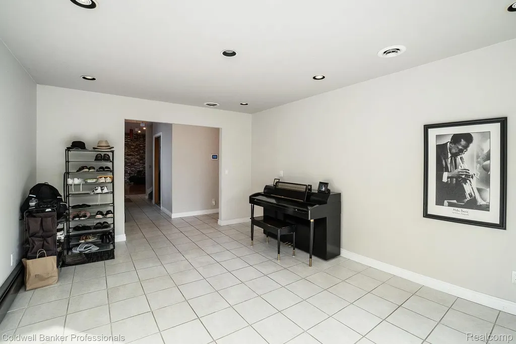 3972 Chevron Drive Highland Charter Township MI 48356