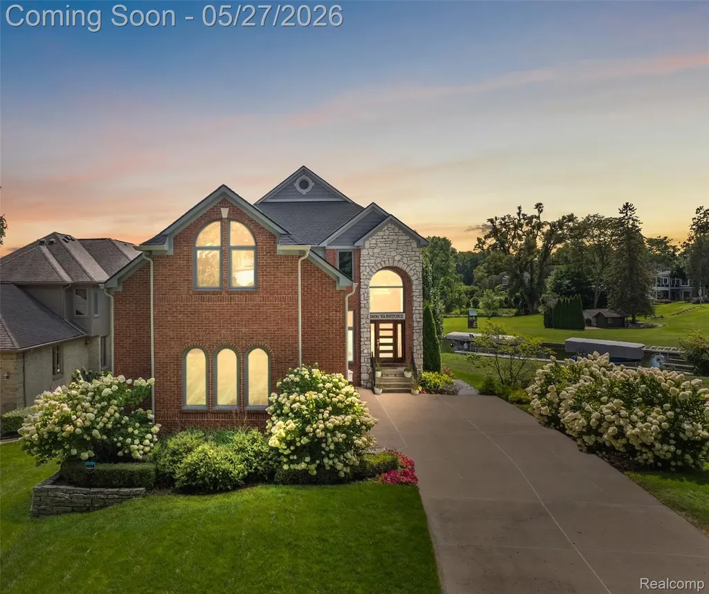 1600 Vanstone Drive Commerce Charter Township MI 48382