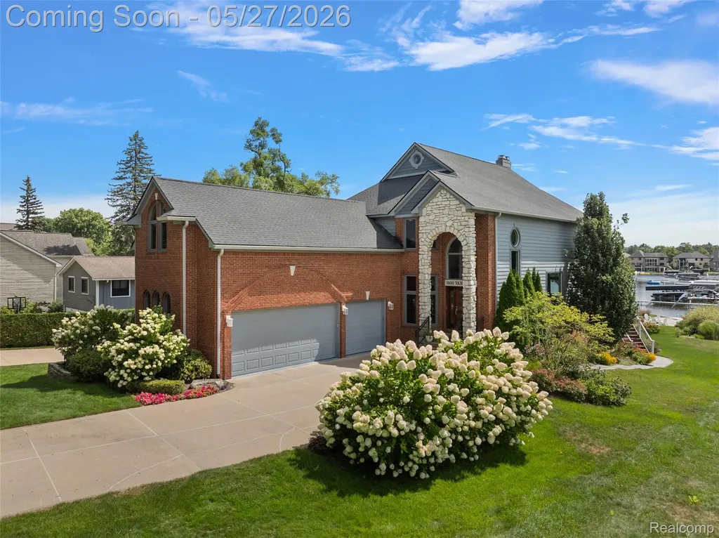 1600 Vanstone Drive Commerce Charter Township MI 48382