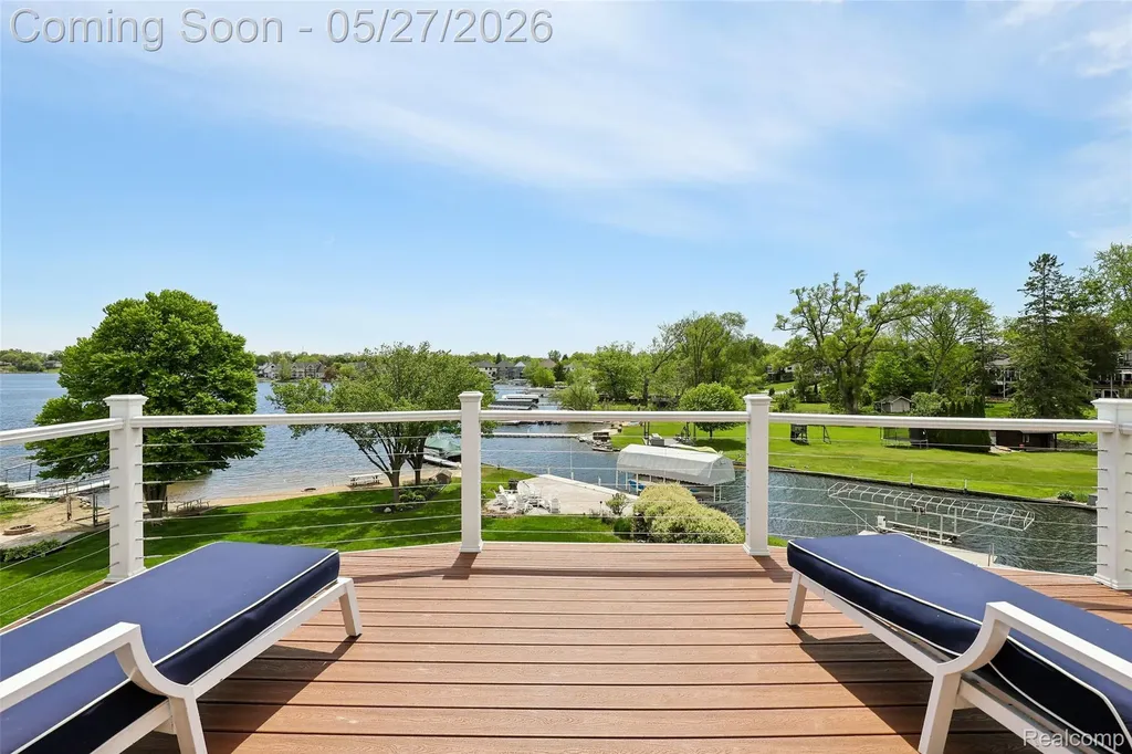 1600 Vanstone Drive Commerce Charter Township MI 48382