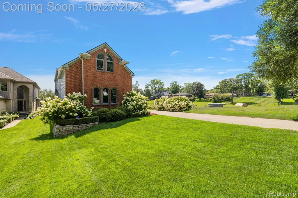 1600 Vanstone Drive Commerce Charter Township MI 48382