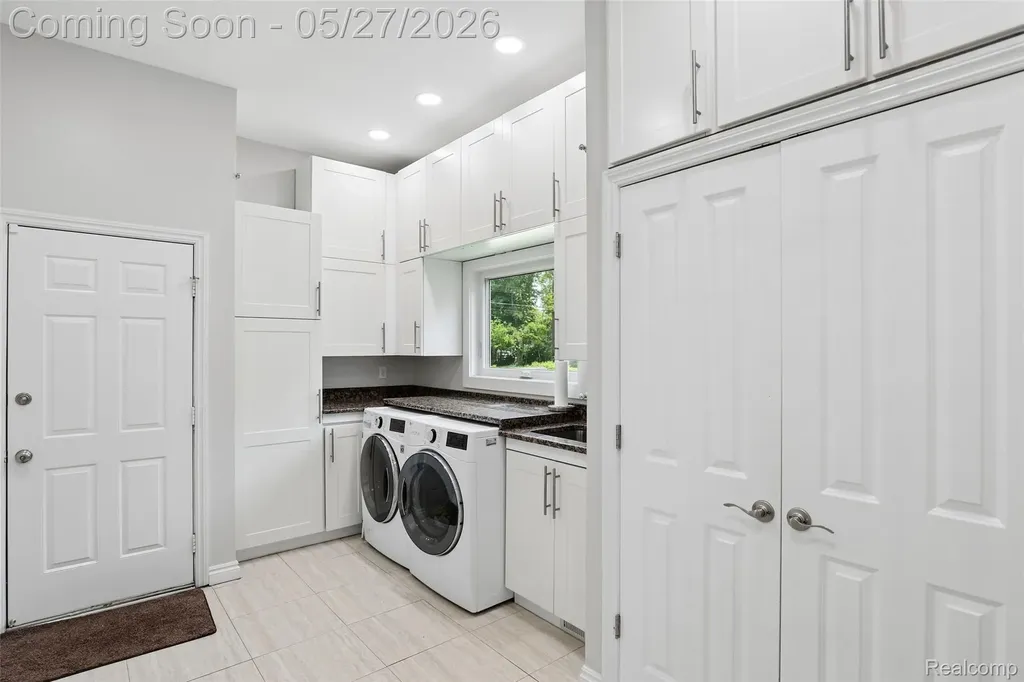 1600 Vanstone Drive Commerce Charter Township MI 48382