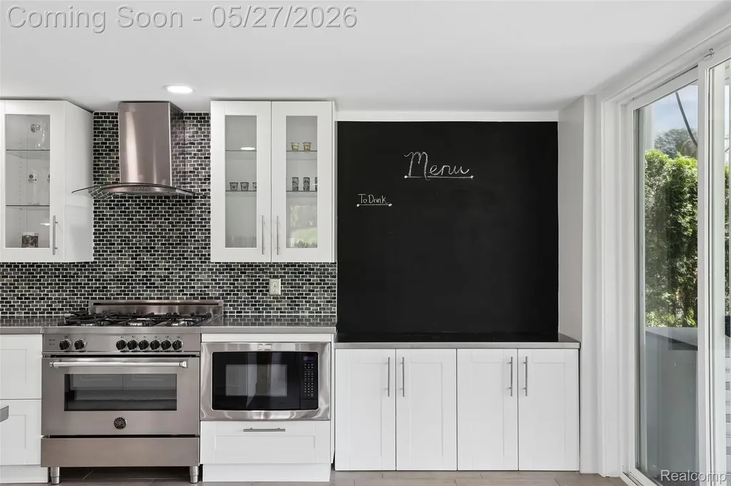 1600 Vanstone Drive Commerce Charter Township MI 48382
