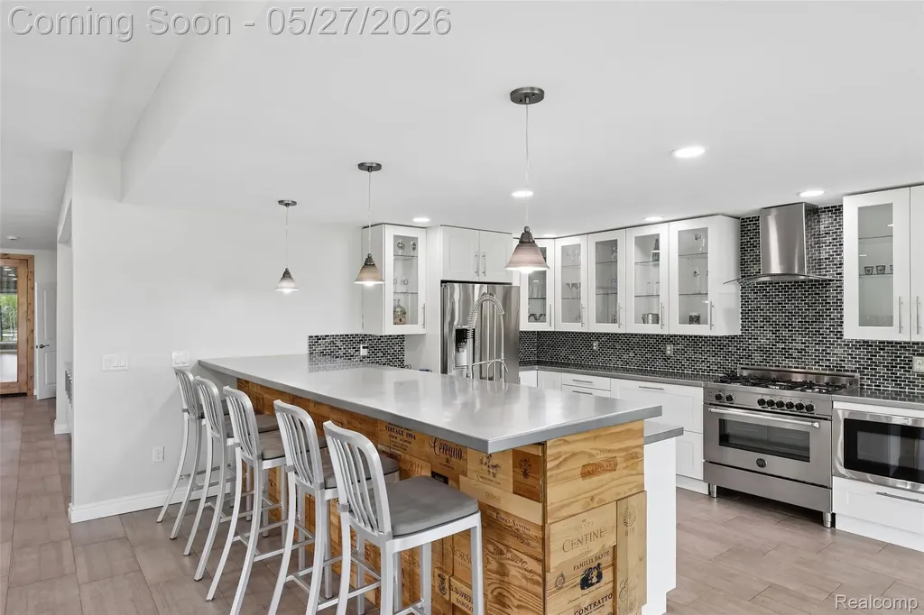 1600 Vanstone Drive Commerce Charter Township MI 48382