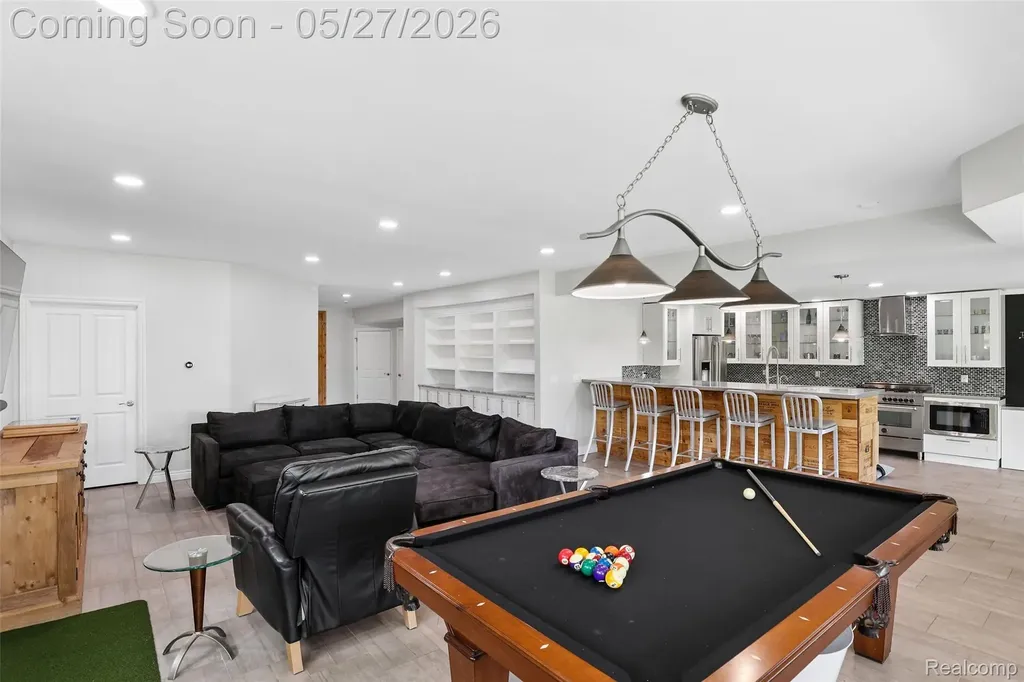 1600 Vanstone Drive Commerce Charter Township MI 48382