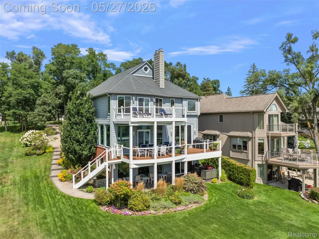 1600 Vanstone Drive Commerce Charter Township MI 48382