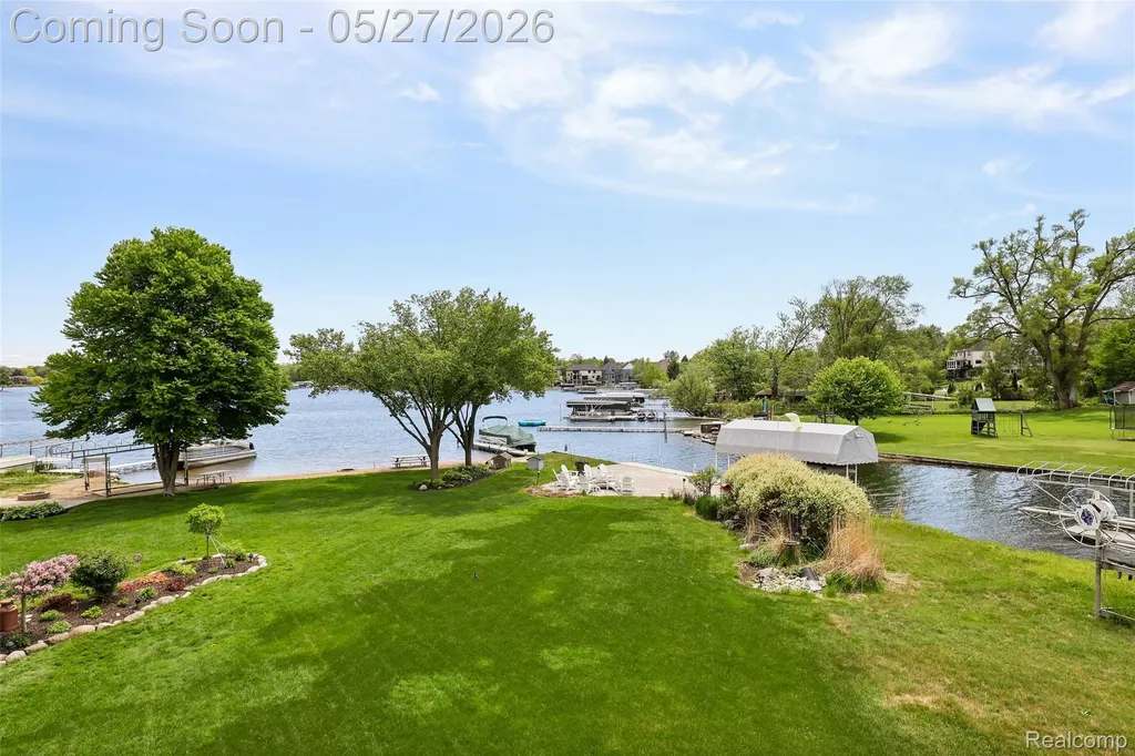 1600 Vanstone Drive Commerce Charter Township MI 48382