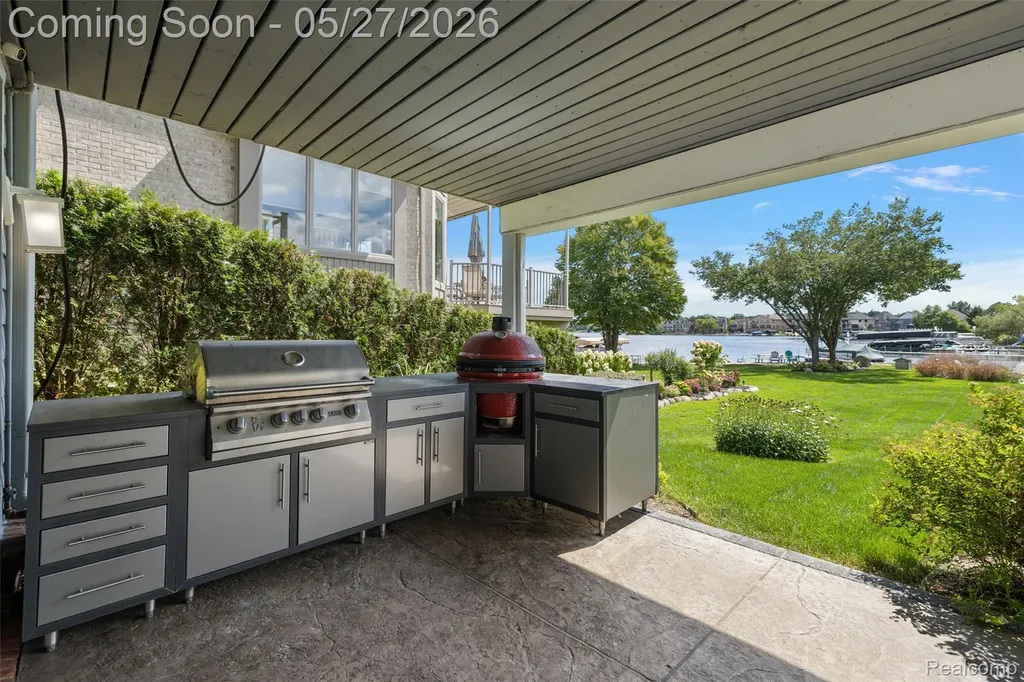 1600 Vanstone Drive Commerce Charter Township MI 48382