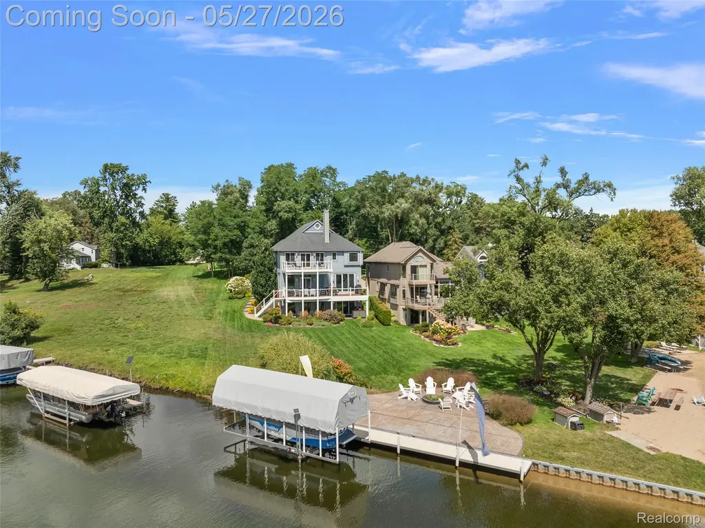 1600 Vanstone Drive Commerce Charter Township MI 48382