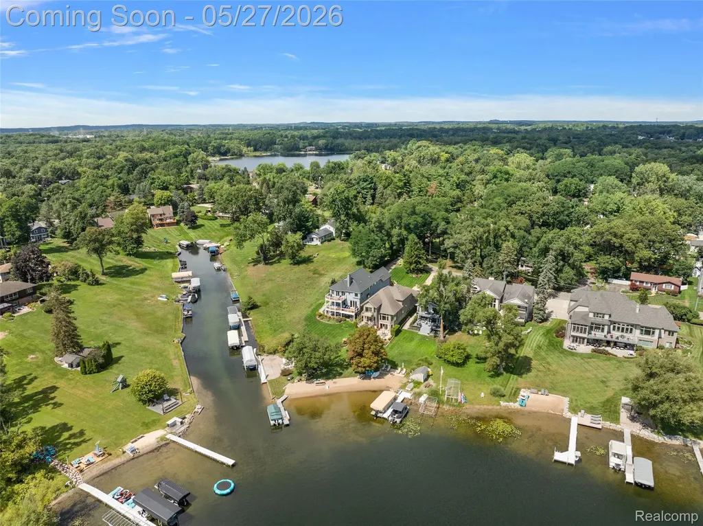 1600 Vanstone Drive Commerce Charter Township MI 48382