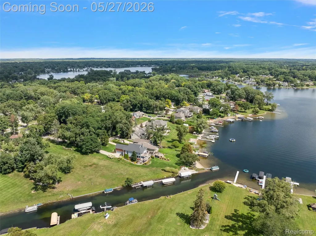 1600 Vanstone Drive Commerce Charter Township MI 48382