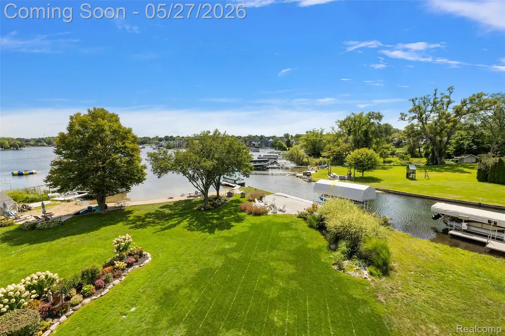 1600 Vanstone Drive Commerce Charter Township MI 48382