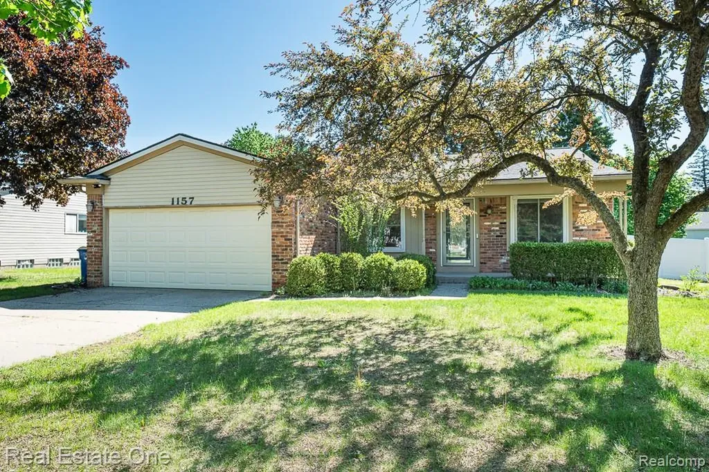 1157 Meadowcrest Drive Waterford Charter Township MI 48327