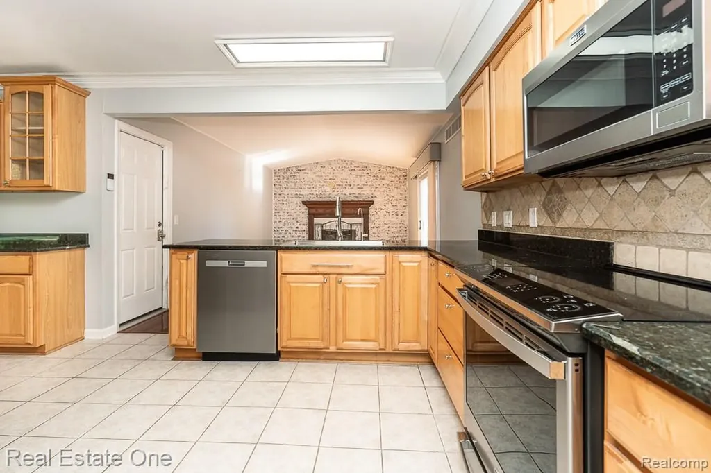1157 Meadowcrest Drive Waterford Charter Township MI 48327