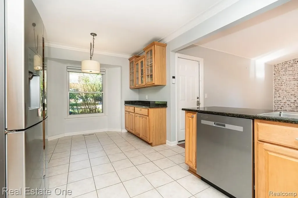 1157 Meadowcrest Drive Waterford Charter Township MI 48327
